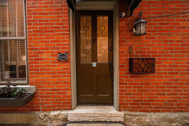 133 E Sycamore St, Columbus, OH 43206 - entrance to property featuring brick siding and a surveillance system