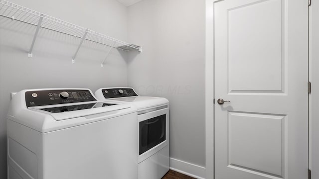 1968 Highbridge St, Newark, OH 43055 - laundry area with washing machine and clothes dryer and baseboards