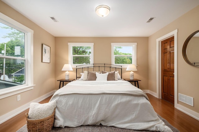 1293 Avondale Ave, Columbus, OH 43212 - bedroom with baseboards and wood finished floors