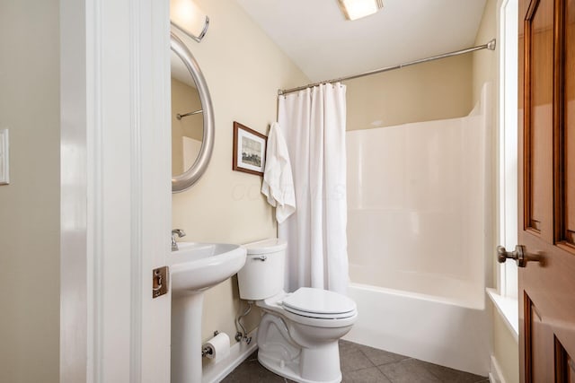 1293 Avondale Ave, Columbus, OH 43212 - full bathroom featuring tile patterned flooring and shower / bath combination with curtain