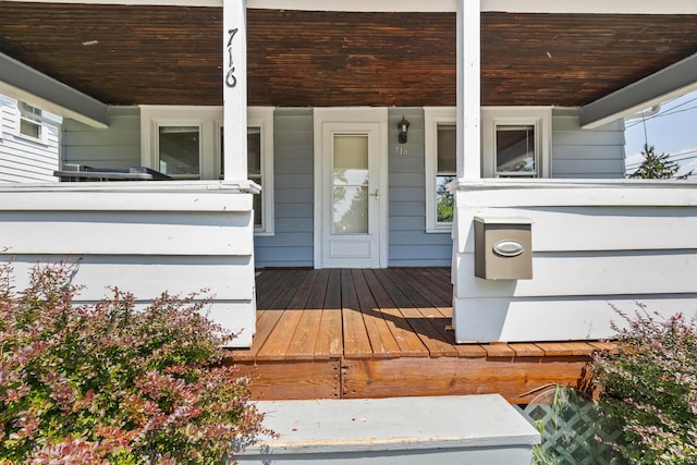 716 Uncapher Ave, Marion, OH 43302 - doorway to property featuring covered porch