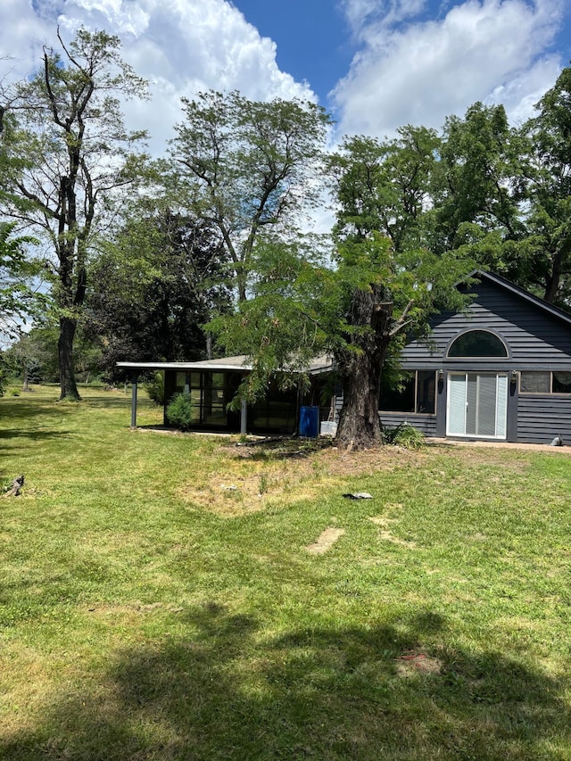 3535 Polley Rd, Columbus, OH 43221 - view of green lawn