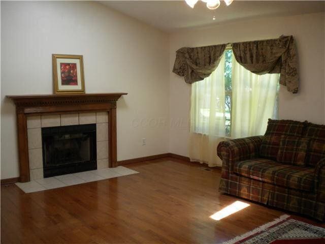 3887 Highland Bluff Dr, Groveport, OH 43125 - photo 10