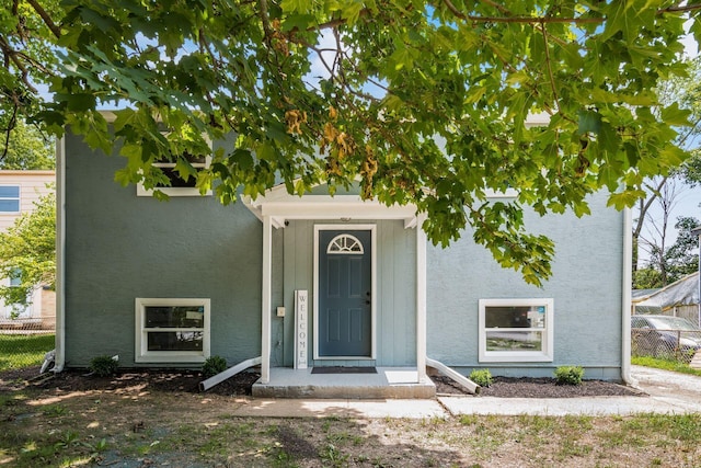226 N Southampton Ave, Columbus, OH 43204 - view of front of home featuring stucco siding