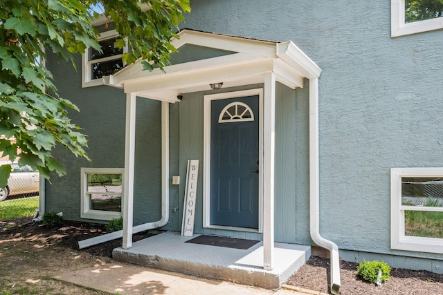 226 N Southampton Ave, Columbus, OH 43204 - entrance to property featuring stucco siding