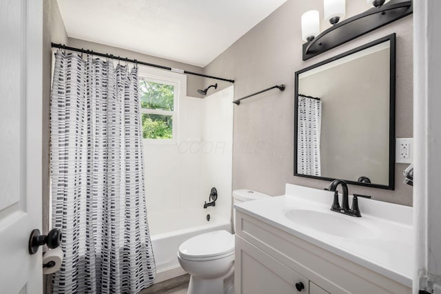 226 N Southampton Ave, Columbus, OH 43204 - full bath featuring vanity and shower / bath combo