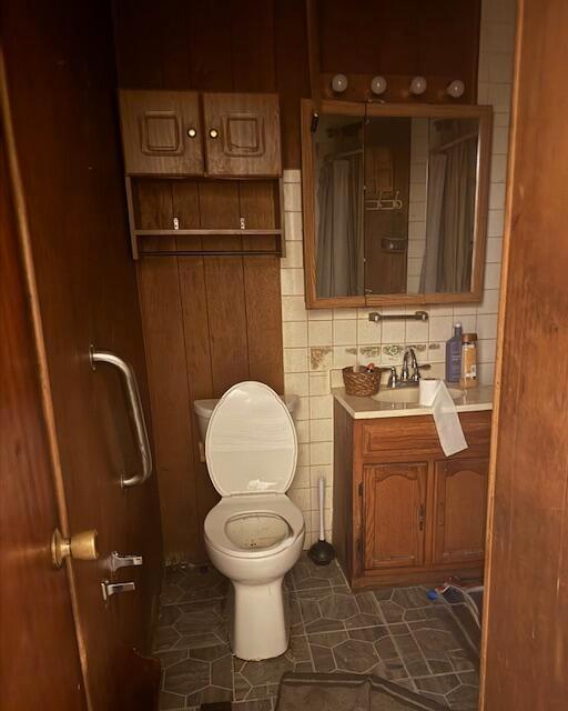 278 Cullman Rd, Columbus, OH 43207 - bathroom with vanity, tile patterned flooring, and tile walls
