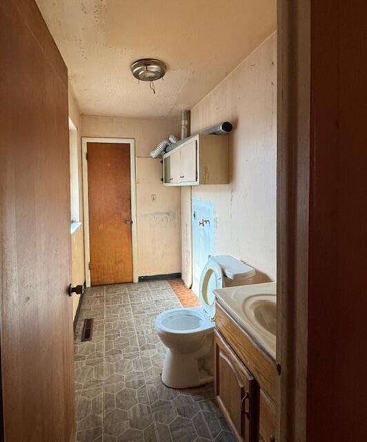 278 Cullman Rd, Columbus, OH 43207 - bathroom with vanity and toilet