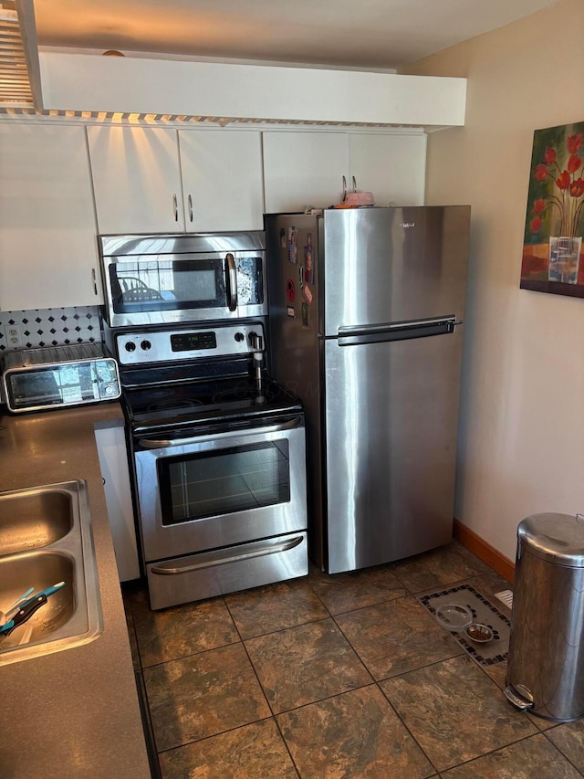 5264 Parkcrest Ln, Columbus, OH 43220 - kitchen featuring stainless steel appliances and white cabinets
