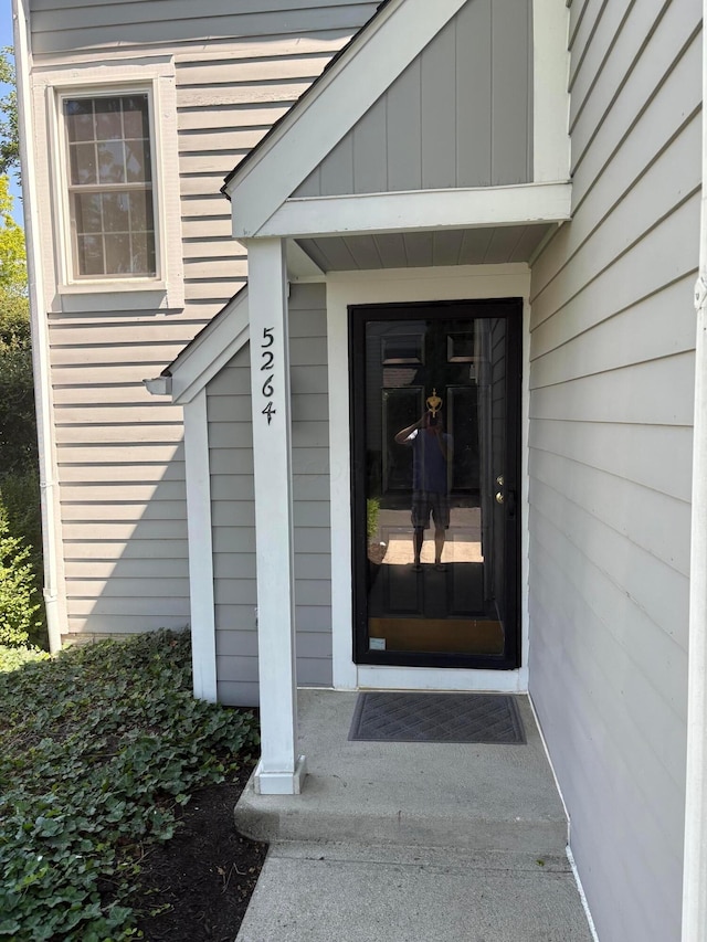 5264 Parkcrest Ln, Columbus, OH 43220 - entrance to property