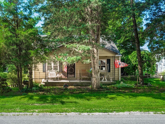 775 Koebel Ave, Columbus, OH 43207 - view of front of property with covered porch and a fenced front yard
