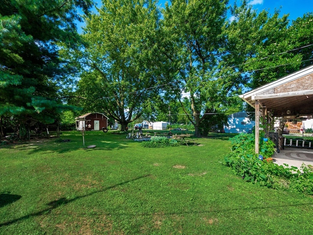 775 Koebel Ave, Columbus, OH 43207 - view of grassy yard featuring an outbuilding
