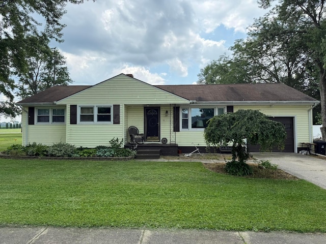 16 Horseshoe Dr, Monroeville, OH 44847 - single story home featuring an attached garage, a front yard, and driveway