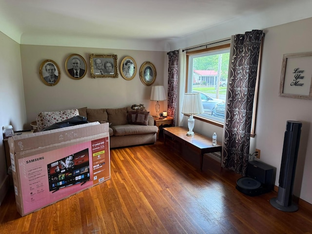16 Horseshoe Dr, Monroeville, OH 44847 - living area with wood finished floors