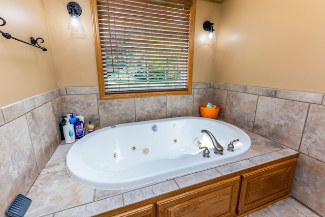6247 State Route 61, Shelby, OH 44875 - full bath featuring a jetted tub