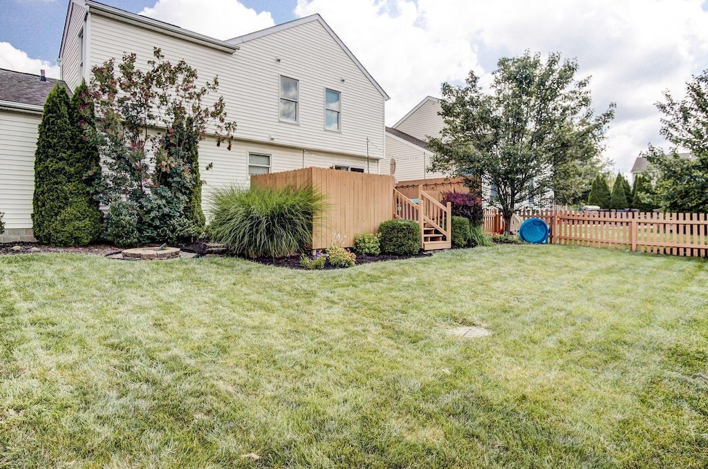545 Thistleview Dr, Lewis Center, OH 43035 - view of yard