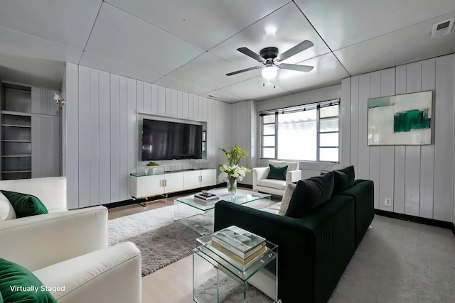 141 Dunmore Rd, Circleville, OH 43113 - living area with ceiling fan