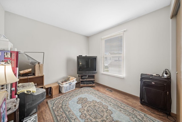 777 Mayme Moore Pl, Columbus, OH 43203 - sitting room with wood finished floors and baseboards