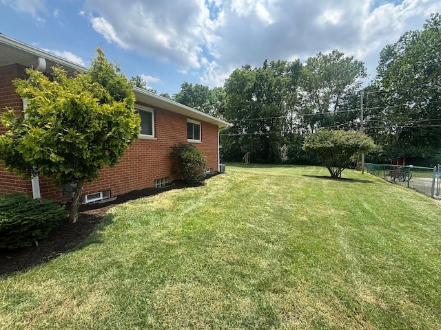 3281 Darracq Cir, Columbus, OH 43223 - view of yard