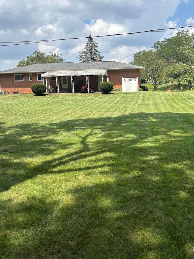 3281 Darracq Cir, Columbus, OH 43223 - view of front facade featuring a front lawn