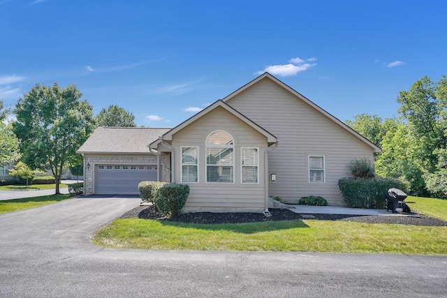 4887 Rays Cir, Dublin, OH 43016 - ranch-style home with driveway, a garage, and a front yard