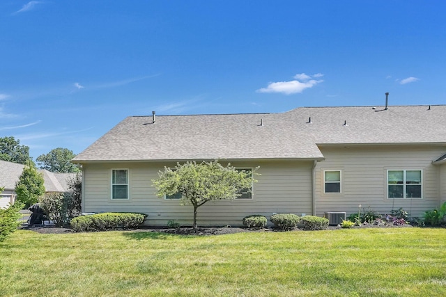 4887 Rays Cir, Dublin, OH 43016 - rear view of house featuring a lawn and roof with shingles