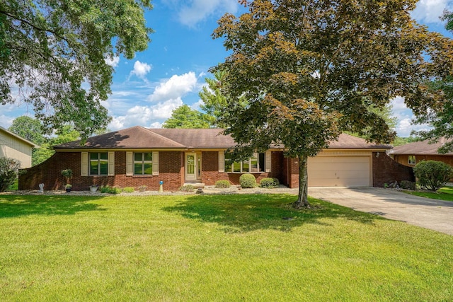 545 Aaron Ave, Jackson, OH 45640 - single story home featuring a garage, brick siding, driveway, and a front yard