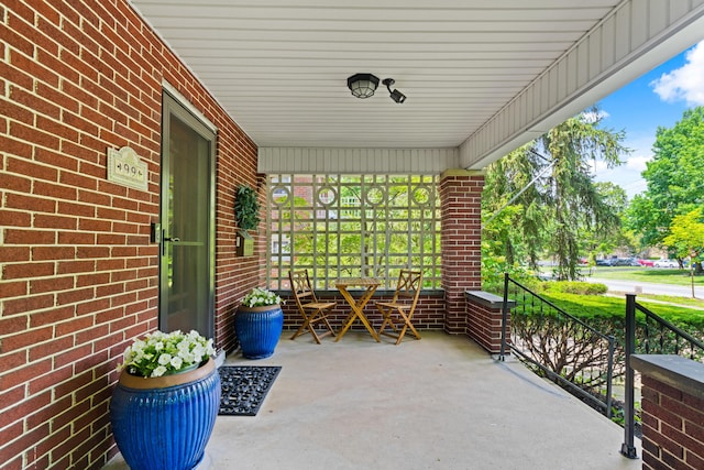 99 E N Broadway St, Columbus, OH 43214 - view of porch
