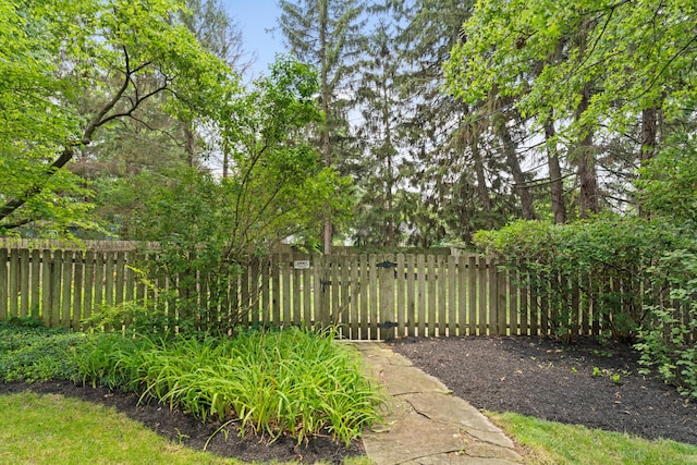 99 E N Broadway St, Columbus, OH 43214 - view of yard