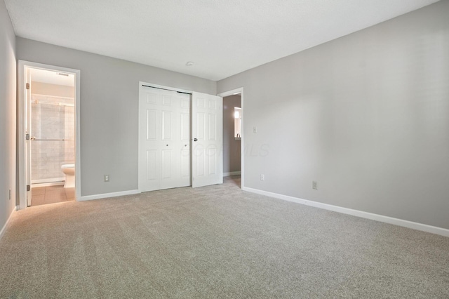5975 Meadowsglen Dr, Dublin, OH 43017 - unfurnished bedroom with light carpet, ensuite bathroom, and a closet