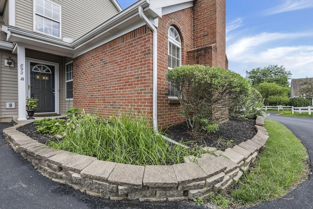 892 Shelbourne Pl, Newark, OH 43055 - view of side of property with brick siding