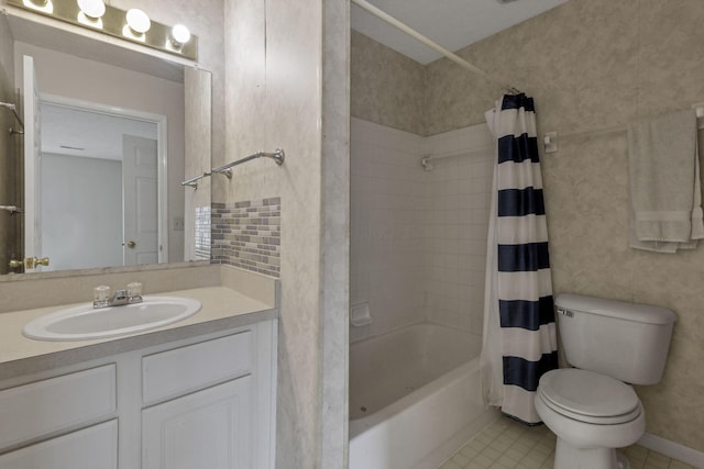892 Shelbourne Pl, Newark, OH 43055 - bathroom with vanity and shower / bath combo