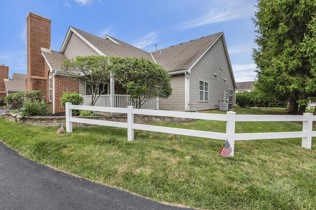 892 Shelbourne Pl, Newark, OH 43055 - view of front facade with roof with shingles and a chimney