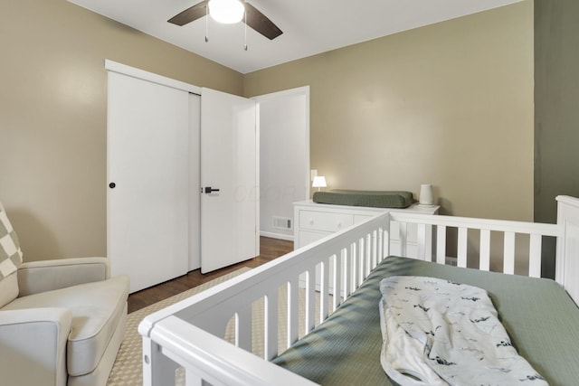 54 Barry Rd SW, Reynoldsburg, OH 43068 - bedroom with wood finished floors, a closet, and ceiling fan