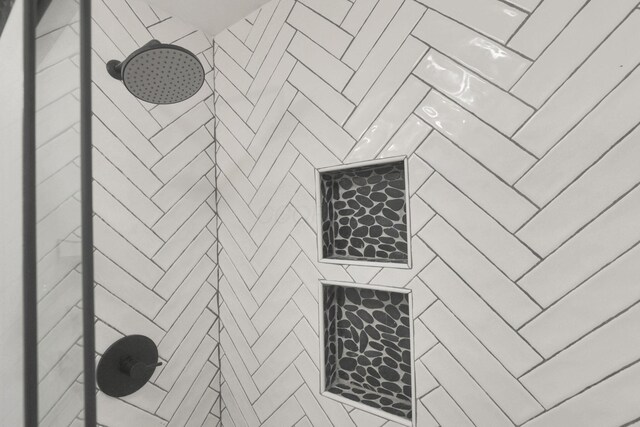 54 Barry Rd SW, Reynoldsburg, OH 43068 - bathroom view of tiled shower