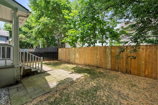 1008 E Whittier St, Columbus, OH 43206 - fenced backyard with a patio area