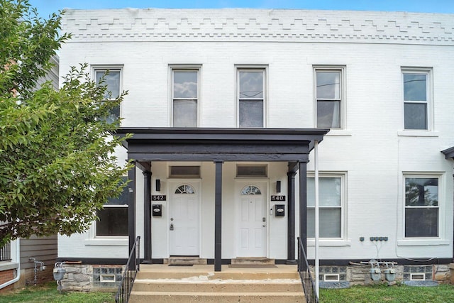538 W Town St, Columbus, OH 43215 - view of property with brick siding