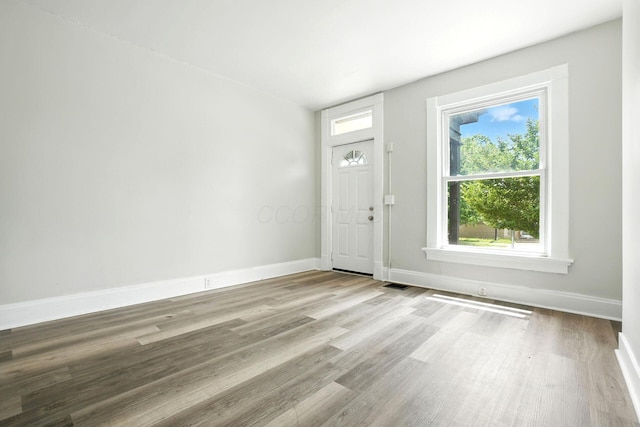 538 W Town St, Columbus, OH 43215 - foyer with wood finished floors and baseboards
