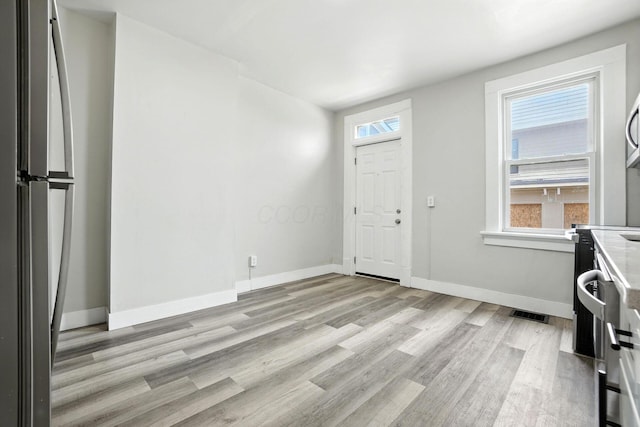 538 W Town St, Columbus, OH 43215 - foyer with light wood finished floors and plenty of natural light
