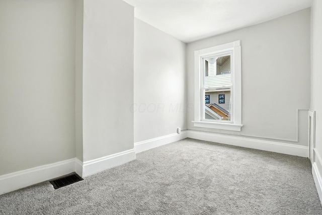 538 W Town St, Columbus, OH 43215 - empty room featuring carpet