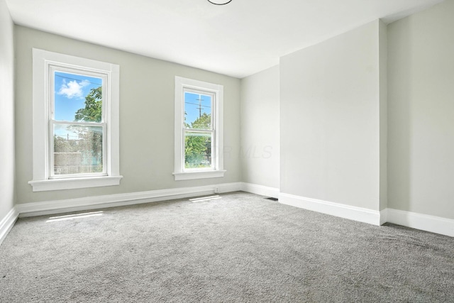 538 W Town St, Columbus, OH 43215 - empty room with carpet floors