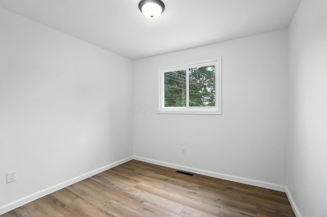 5244 Refugee Rd, Columbus, OH 43232 - unfurnished room with light wood-type flooring