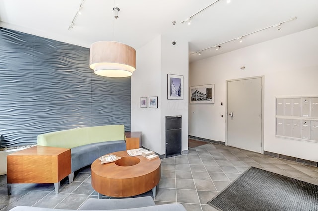 444 N Front St Unit 312, Columbus, OH 43215 - community lobby with a towering ceiling