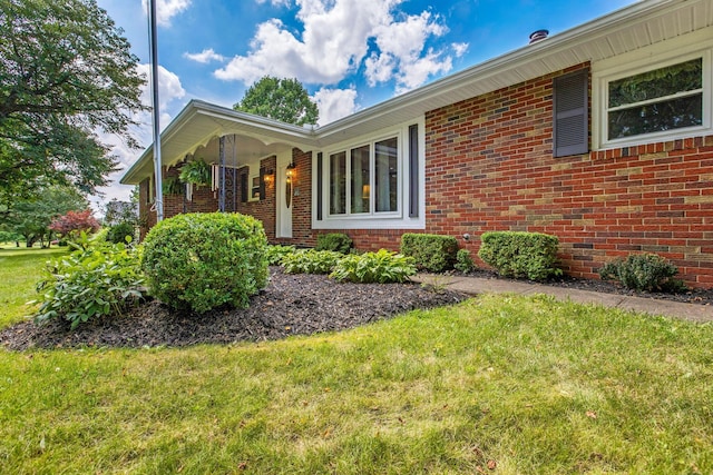 3251 Old Mill Rd NE, Lancaster, OH 43130 - view of side of home featuring a yard and brick siding