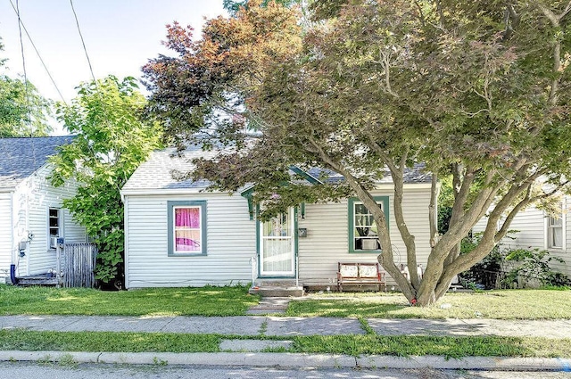 261 Superior St, Mansfield, OH 44902 - view of front of property featuring a front lawn and a shingled roof