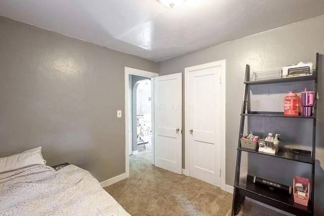 261 Superior St, Mansfield, OH 44902 - carpeted bedroom featuring a textured wall