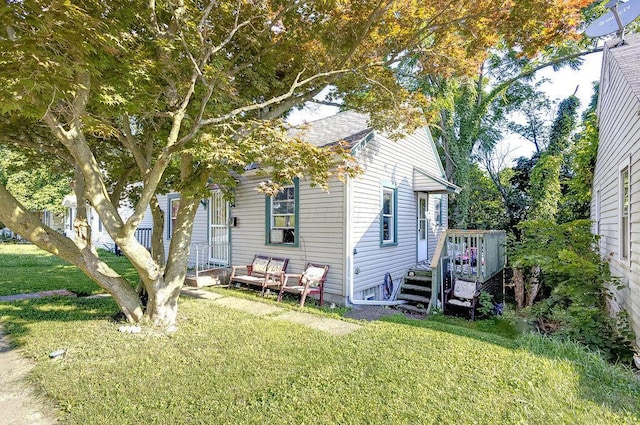 261 Superior St, Mansfield, OH 44902 - view of side of property featuring a lawn and a wooden deck