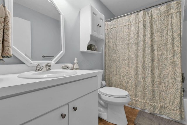 1533 Sandringham Ct, Columbus, OH 43220 - bathroom featuring vanity and shower / bathtub combination with curtain
