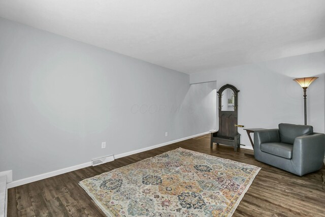 1533 Sandringham Ct, Columbus, OH 43220 - sitting room with wood finished floors