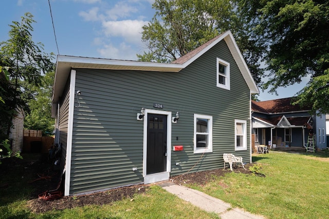 324 Quarry St, Marion, OH 43302 - view of front of home featuring a front lawn